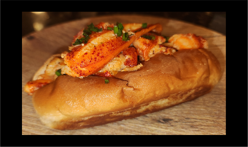 HOT LOBSTER ROLL